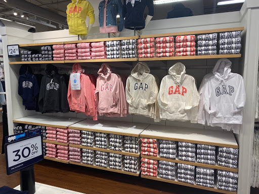 Clothing Store «Gap Factory Store», reviews and photos, 400 Fulton St, Brooklyn, NY 11201, USA