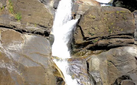 Makkiyad Meenmutty Water Falls image