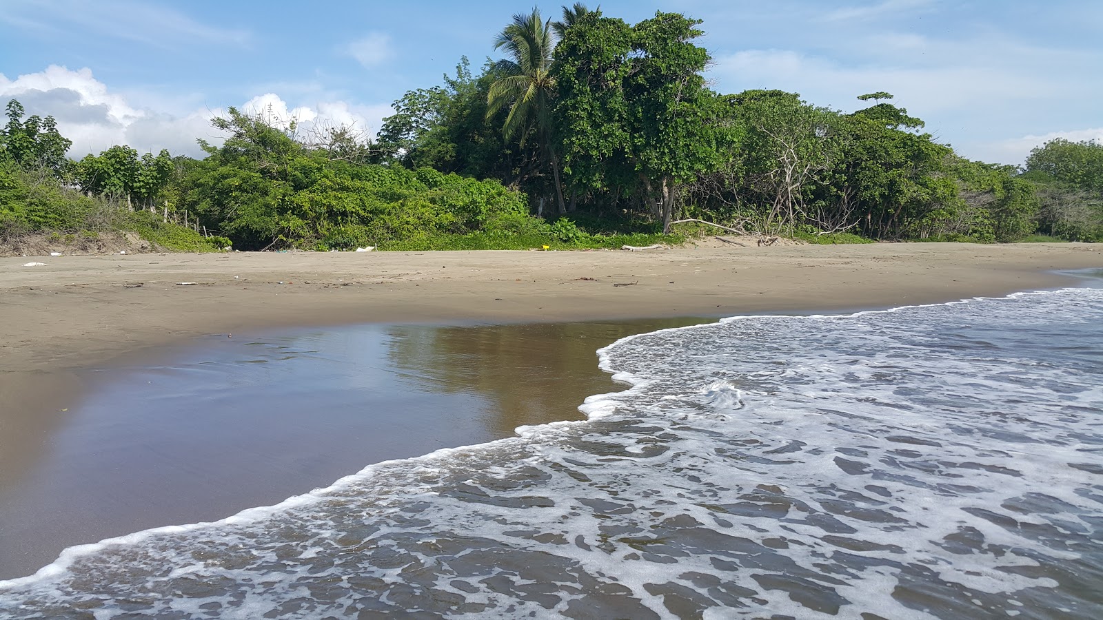 Foto di Ojo de Agua Beach con costa lunga e dritta