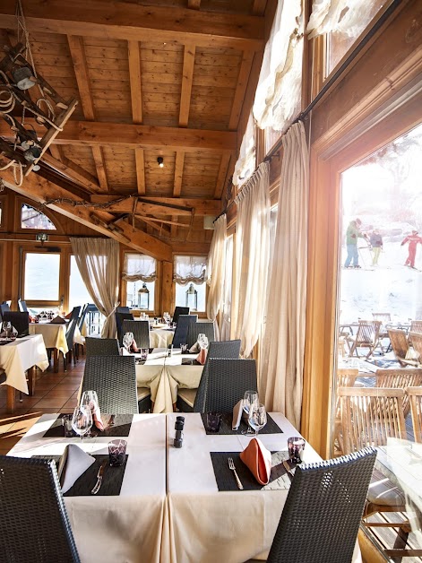 Restaurant LE GRENIER - Hôtel St-Martin- accès piste du Biolley à Les Belleville