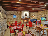 Atmosphère du L'Henriette restaurant (groupe 80 cvts) dans le Livradois Forez en Auvergne à 20 mn d'Ambert. Spécialité Auvergnate à Auzelles - n°2