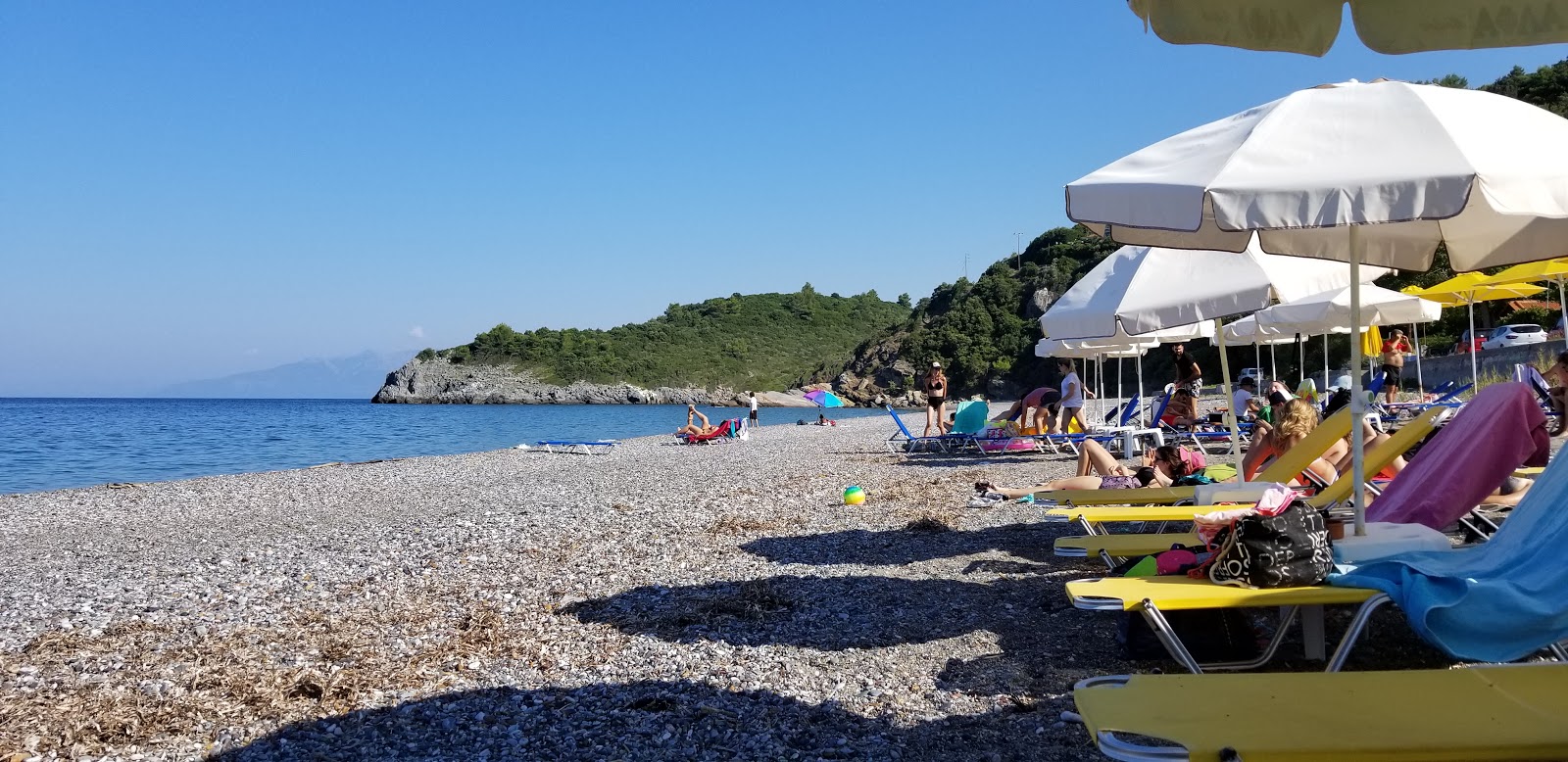 Φωτογραφία του Ahladiou beach με επίπεδο καθαριότητας αρκετά καθαρό