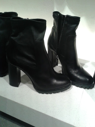 Stores to buy women's cowboy boots Hannover