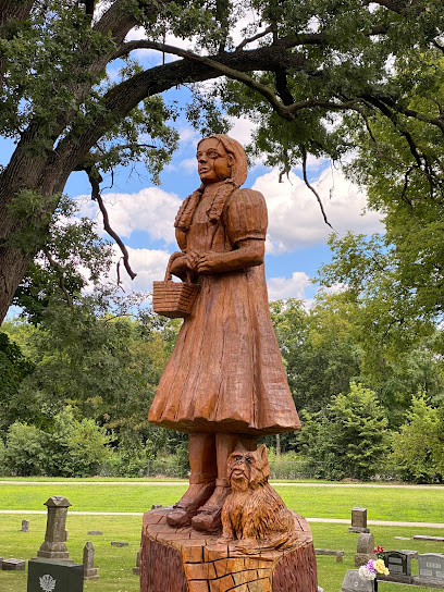 Wizard of Oz Dorothy Grave and Statue