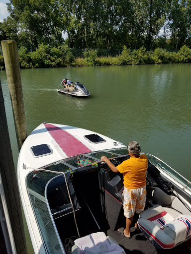 Marina «MacRay Harbor», reviews and photos, 30675 N River Rd, Harrison Charter Township, MI 48045, USA