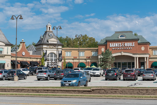 Eton Chagrin Boulevard, 28601 Chagrin Blvd, Woodmere, OH 44122, USA, 