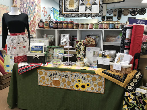 Quilt Shop «In Stitches Quilt & Fabric», reviews and photos, 4017 Conrad Weiser Pkwy, Womelsdorf, PA 19567, USA