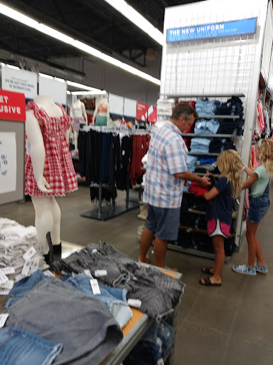 Clothing Store «Old Navy», reviews and photos, 15661 S Apopka Vineland Rd, Orlando, FL 32821, USA