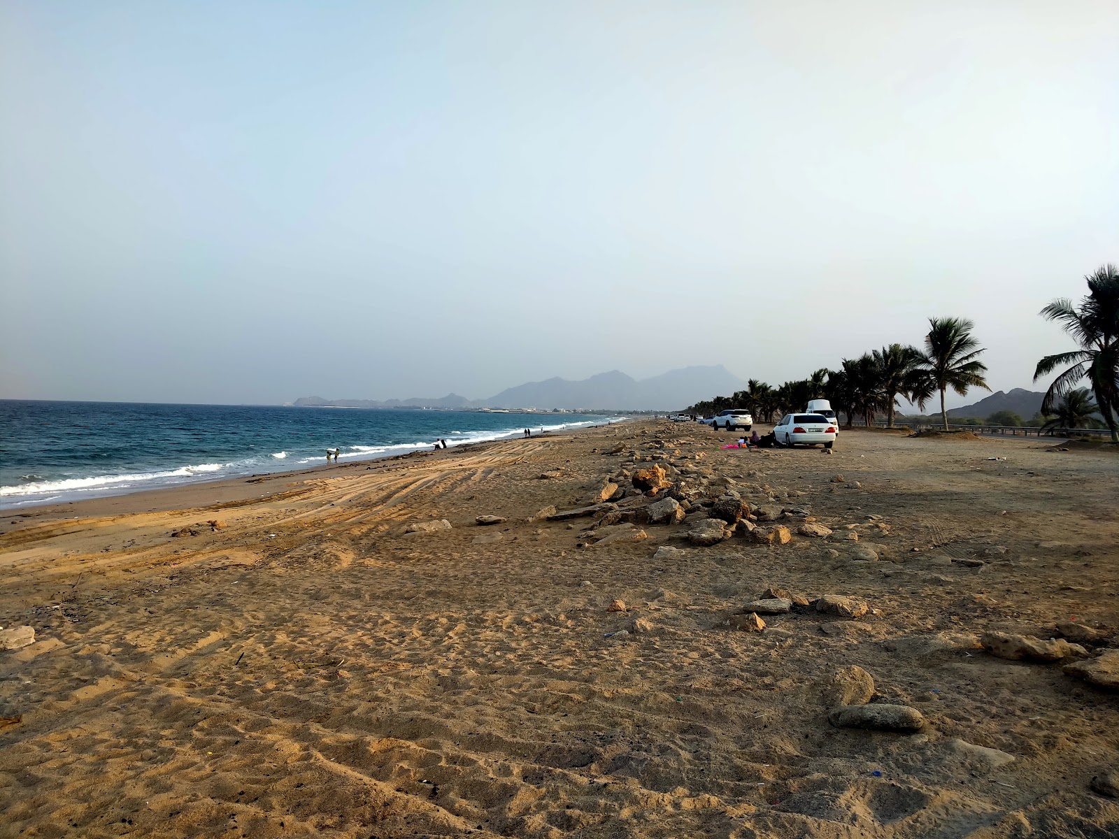Fotografija Faqiat beach in naselje