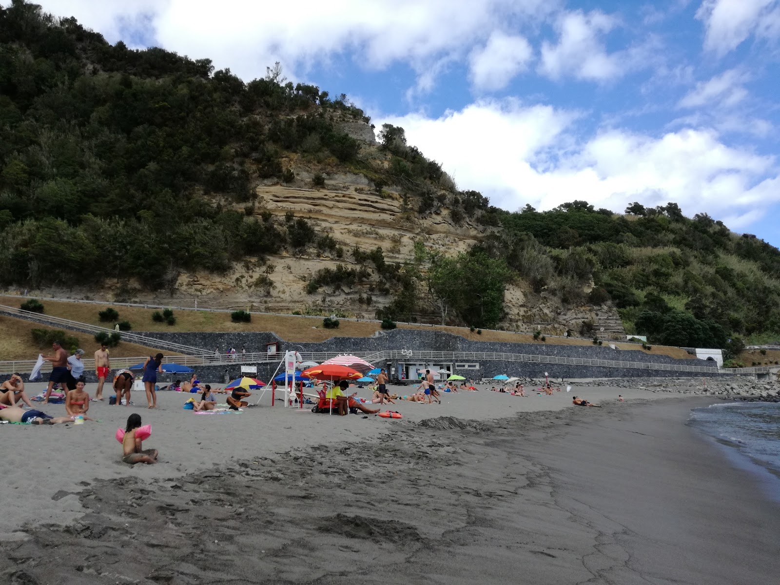 Photo de Praia Pequena de Agua d'Alto zone sauvage