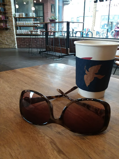 Coffee Shop «La Colombe Coffee Roasters», reviews and photos, 1552 N Damen Ave, Chicago, IL 60622, USA