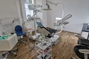 SmileDent - Stomatologia Oława | Leczenie kanałowe pod mikroskopem | Chirurgia | Implanty | Dentysta | Choroby przyzębia | image