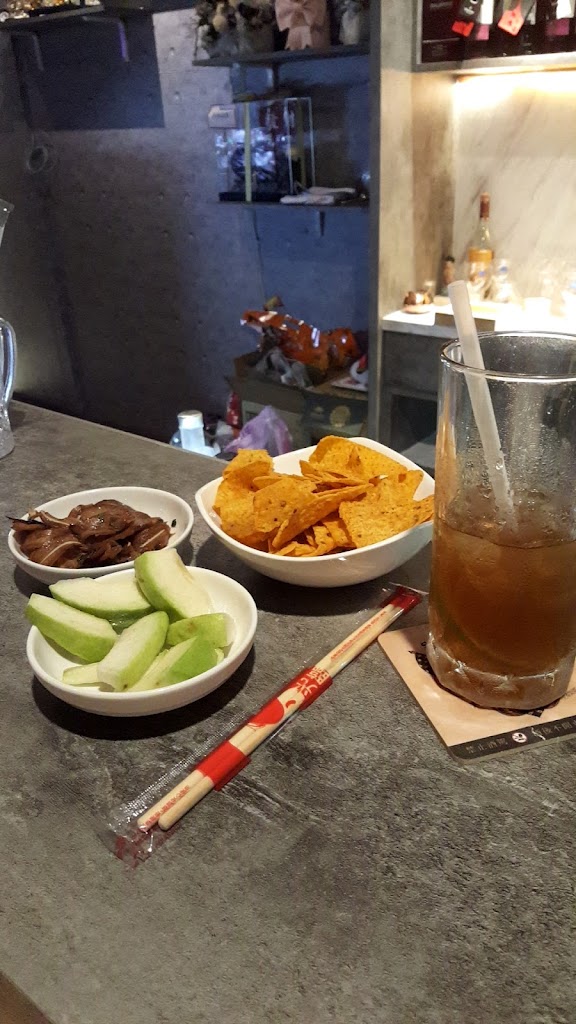 [ 1202 bar ] 餐酒館｜酒吧｜餐廳｜調酒｜宵夜｜飲料｜簡餐｜炸物｜小酌｜聚會｜三民｜岡山｜左營｜人氣｜楠梓美食｜必吃必喝酒吧｜特色美食｜網美打卡｜飛鏢機｜在地推薦｜生日慶生｜德賢商圈｜高雄美食｜特色pub｜包廂包場 的照片