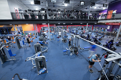 Crunch Fitness - Roanoke - 3270 Electric Rd, Cave Spring, VA 24018