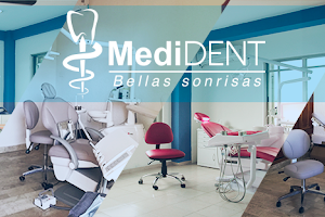 Medident Dentistas Cancún image