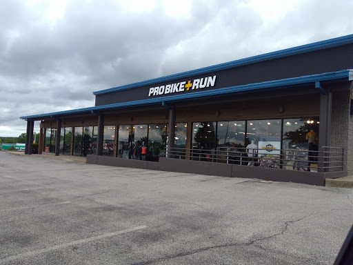 Shoe Store «PRO BIKE+RUN Robinson», reviews and photos, 3100 Robinson Ln, Pittsburgh, PA 15205, USA