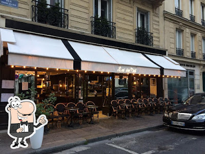 Les initiés à Paris