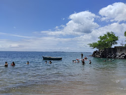 Foto von Praia do MAM umgeben von Bergen