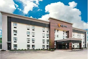 La Quinta Inn & Suites by Wyndham Cincinnati NE - Mason image