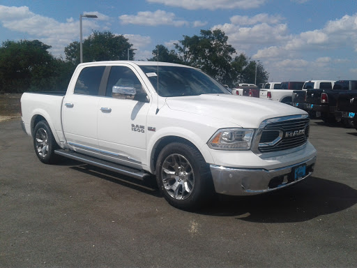 Car Dealer «Yaklin Chrysler Dodge Jeep RAM», reviews and photos, 1550 W Kingsbury St, Seguin, TX 78155, USA