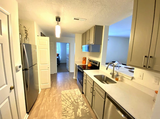 Painter «Schoenfelder Painting», reviews and photos, 6022 Blue Cir Dr #100, Hopkins, MN 55343, USA