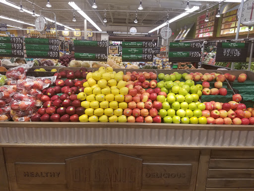 Grocery Store «Fresh Thyme Farmers Market- Naperville», reviews and photos, 790 Royal St George Dr, Naperville, IL 60563, USA