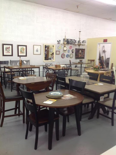 Flea Market «Streetsboro Flea Market - Furniture, Antiques, Collectibles», reviews and photos, 1513 Streetsboro Rd, Streetsboro, OH 44241, USA