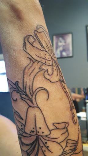 Tattoo Shop «Aces & Eights Tattoo Shop», reviews and photos, 6846 Park Blvd N, Pinellas Park, FL 33781, USA