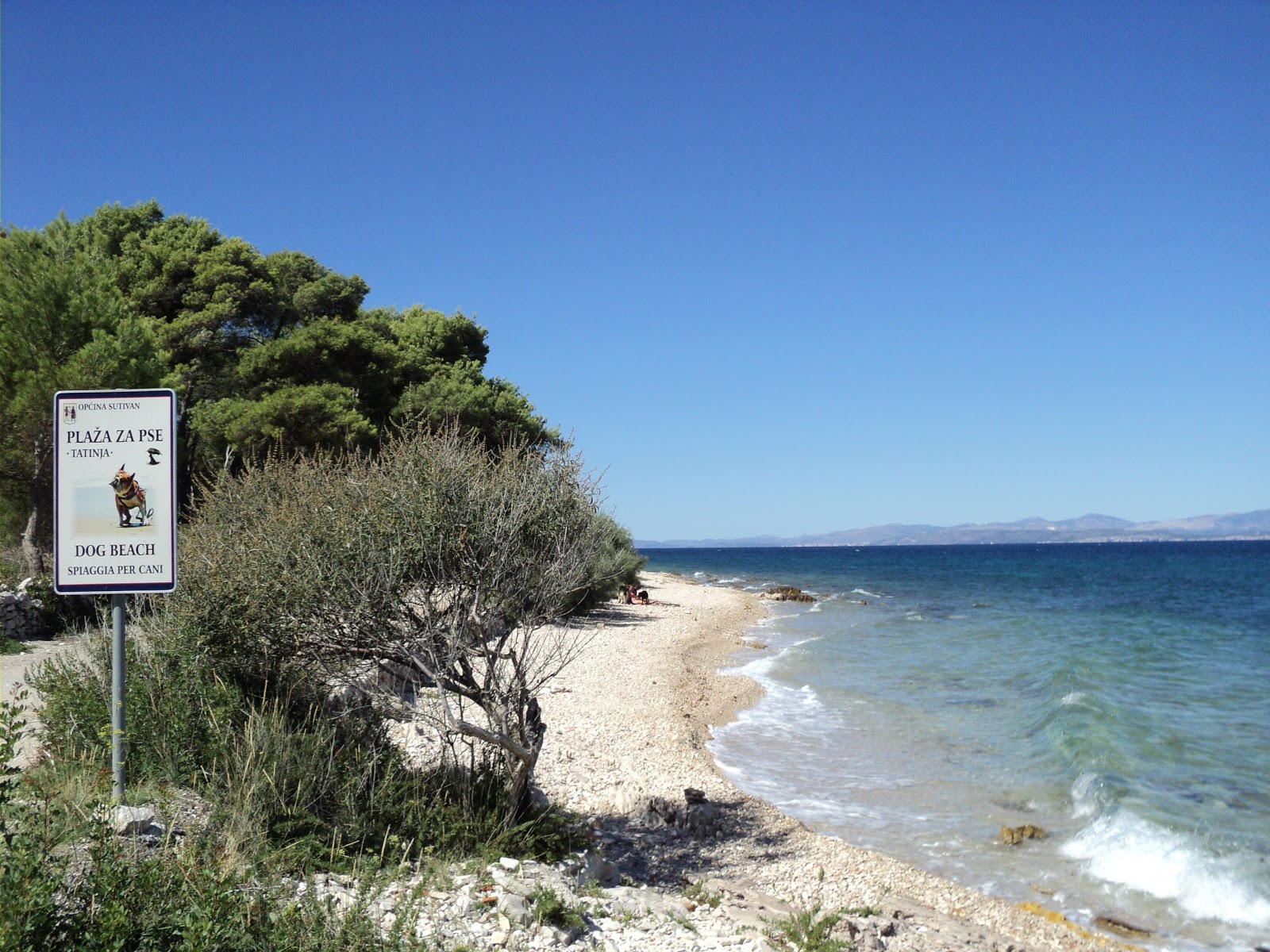 Φωτογραφία του Tatinja beach με βότσαλο επιφάνεια