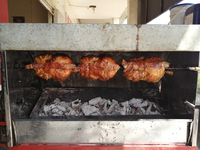 Opiniones de Asadero de pollo El Gallo Klaudios en Velasco Ibarra - Restaurante