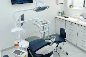 Right Dental Care, East Legon image