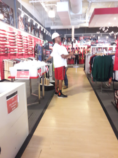 Sporting Goods Store «Rawlings Factory Store: Phoenix», reviews and photos, 4976 Premium Outlets Way #830, Chandler, AZ 85226, USA