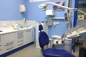 DENTALMC clinica dental CANDILEJAS60 image