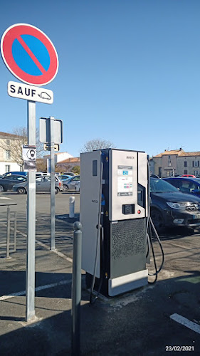 Borne de recharge de véhicules électriques MObiVE Station de recharge Saujon