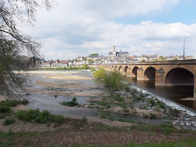 CABINET DE NATUROPATHIE HOLISTIQUE/Réflexologie/Iridologie/Massages bien-être, cupping-ventouses, amma/Relaxation à Nevers