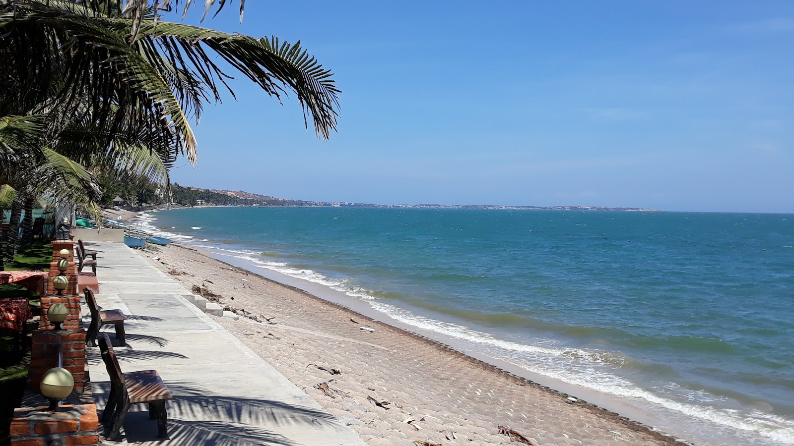 Nguyen Dinh Chieu Beach'in fotoğrafı düz ve uzun ile birlikte