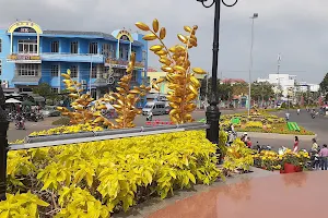 Monument of Three Girls (Vietnamese, Chinese, Khmer) image