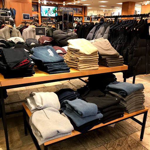 Clothing Store «Eddie Bauer», reviews and photos, 7000 Austin St, Forest Hills, NY 11375, USA