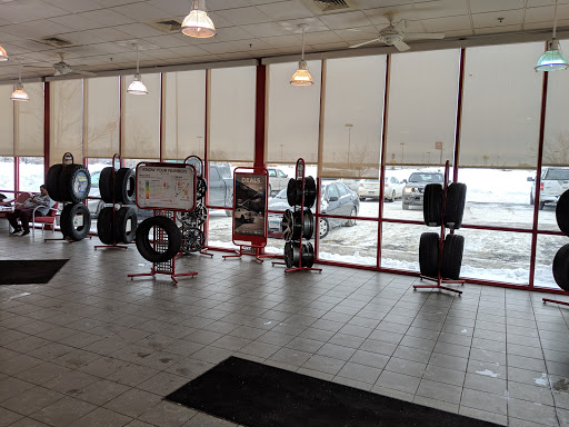 Tire Shop «Discount Tire Store - Rogers, MN», reviews and photos, 21721 S Diamond Lake Rd, Rogers, MN 55374, USA