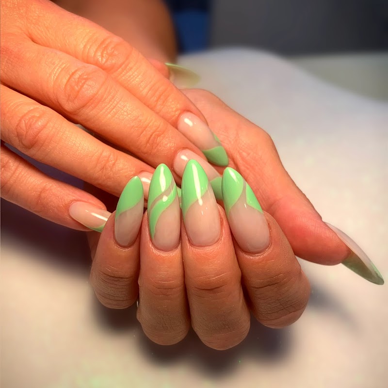 Le Gatte Nails & Beauty - Ricostruzione unghie acrilico, estetica per uomo e donna