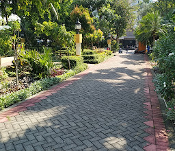 Monumen Patung Gubernur Suryo photo