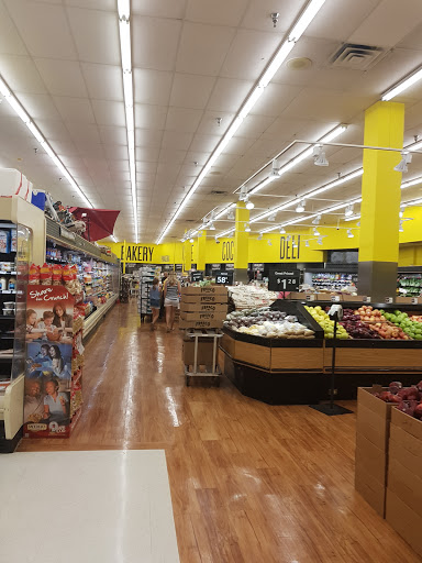 Grocery Store «Fresco y Más», reviews and photos, 3701 NW 7th St, Miami, FL 33126, USA