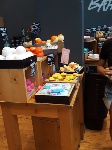 Cosmetics Store «Lush Cosmetics», reviews and photos, 459 Brandon Town Center Dr, Brandon, FL 33511, USA