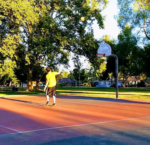 Tahoe Park Basketball Court