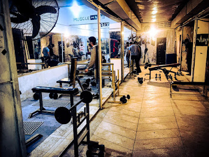 Gold Gym. 🏻 - Erum Shopping Mall Phase-I, Shershah Rd, Sector 15-A/3 Sector 15 A 3 Block, Karachi, Karachi City, Sindh 74200, Pakistan
