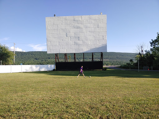 Drive-in Movie Theater «Sky-Vu Drive-In Theater», reviews and photos, 813 E Market St, Lykens, PA 17048, USA