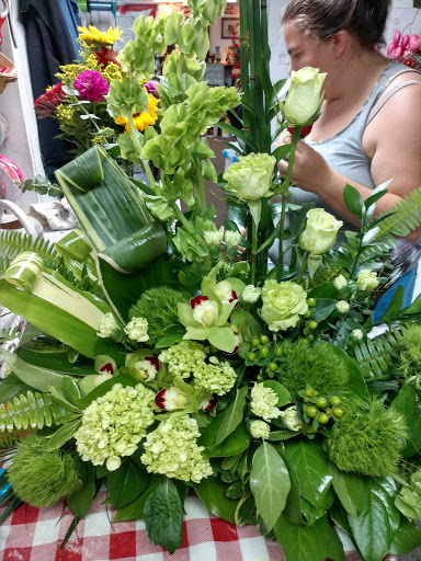 Florist «Flowers by Evelyn», reviews and photos, 92 E Main St, Westminster, MD 21157, USA