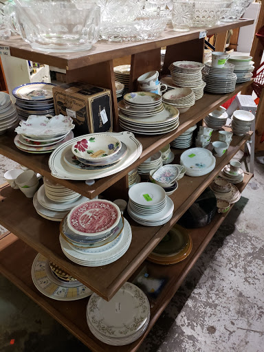 Donations Center «Milwaukee Habitat for Humanity ReStore», reviews and photos