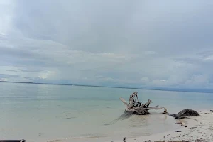 Pantai Belakang Wamar image