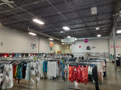 Discount Store «Discount Fashion Warehouse Gahanna», reviews and photos, 870 Science Blvd, Gahanna, OH 43230, USA